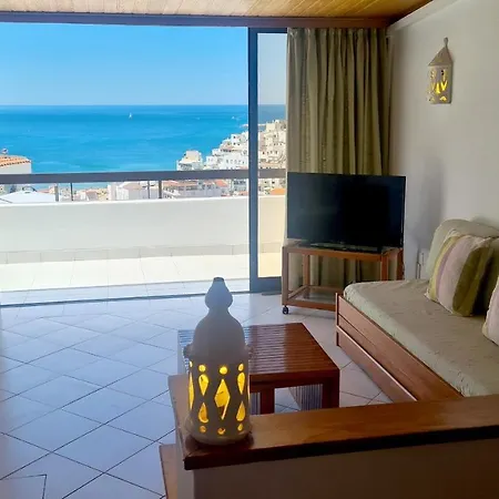 Albufeira, One Step To The 阿尔布费拉