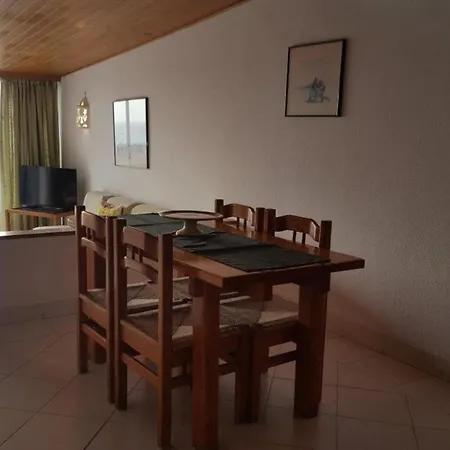 Albufeira, One Step To The