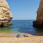 Albufeira, One Step To The